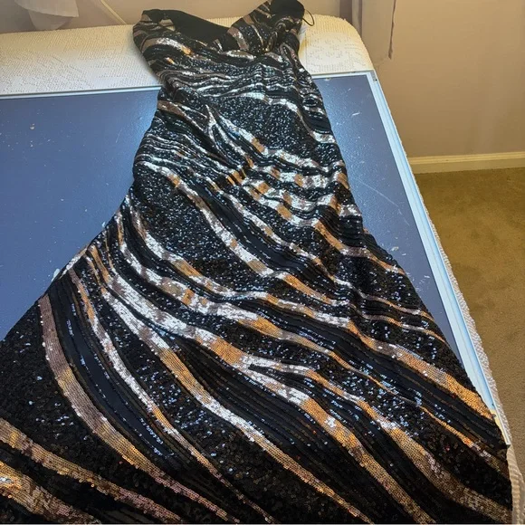 R&M Richards Black and Gold Sequin Maxi Dress,NWT,Size 8 - Picture 12 of 16